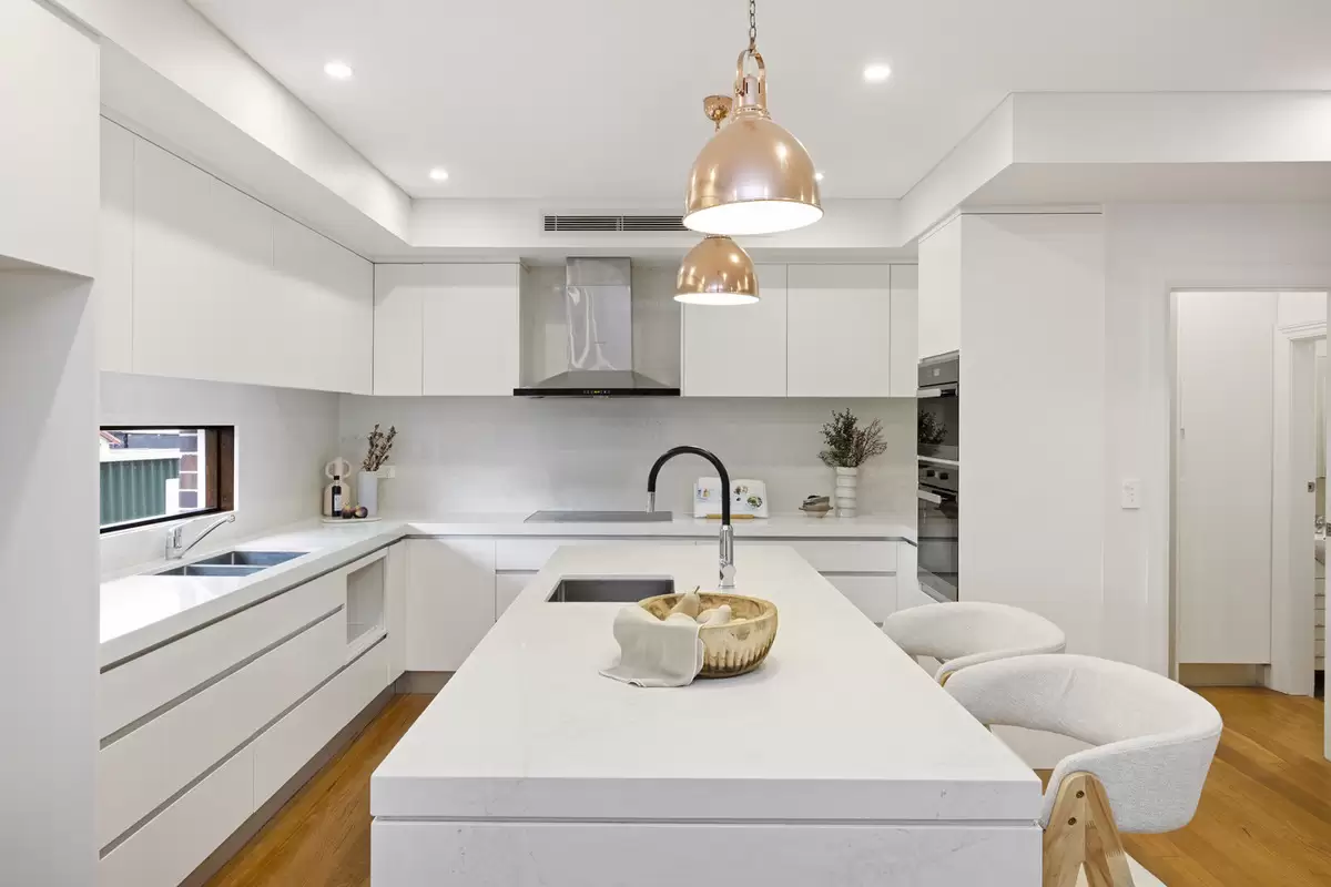19 Queen Street, Croydon Sold by Rich & Oliva - image 4