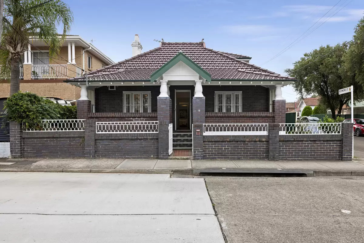 19 Queen Street, Croydon Sold by Rich & Oliva - image 1