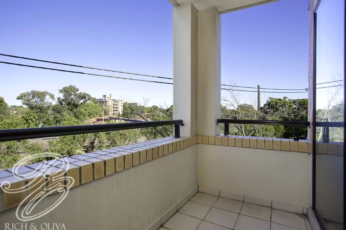 8/30 Gordon Street, Burwood Sold by Rich & Oliva - image 6
