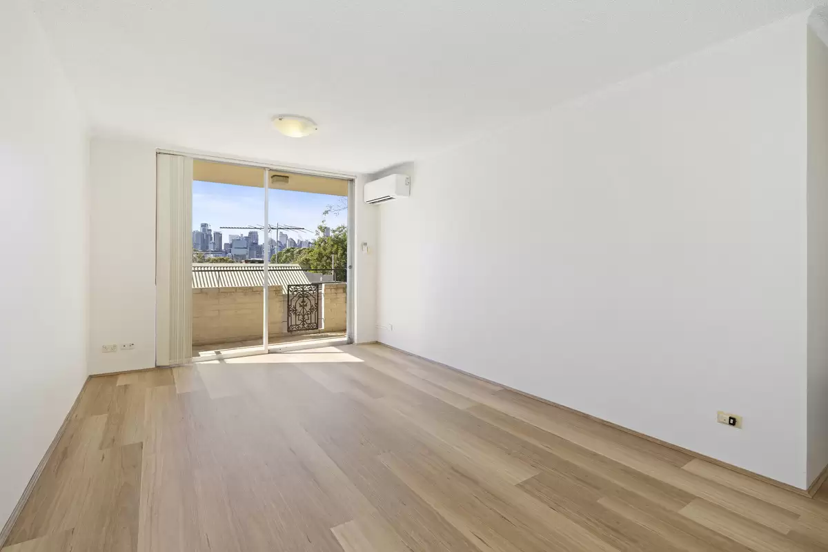 9/9a Cook Street, Glebe Leased by Rich & Oliva - image 1