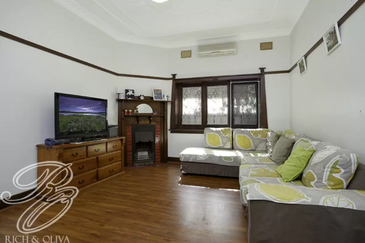 42 Badminton Road, Croydon Sold by Rich & Oliva - image 3