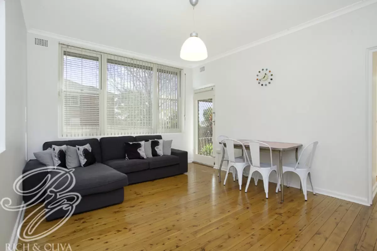 2/242 William Street, Kingsgrove Sold by Rich & Oliva - image 2