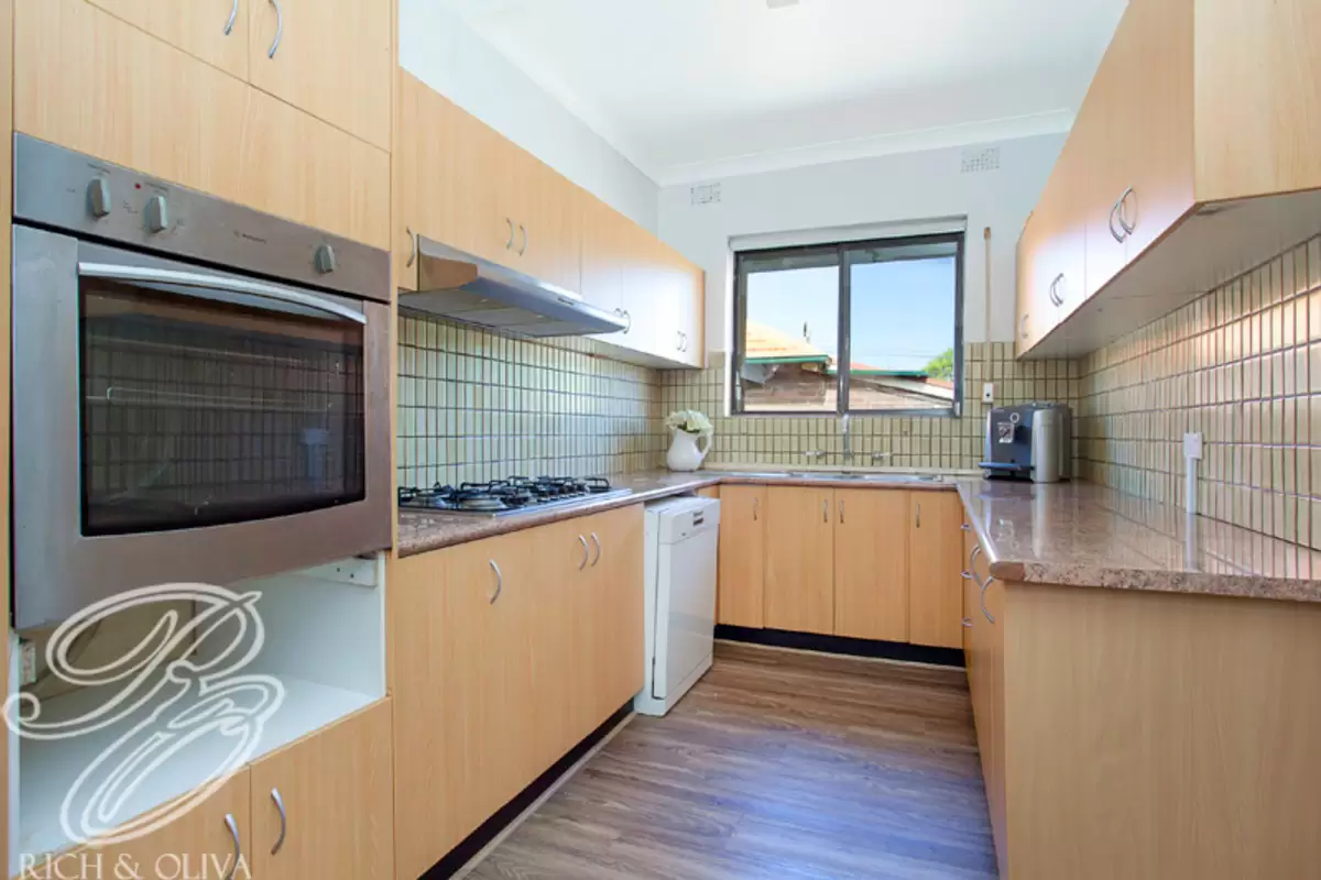 33 Hillcrest Avenue, Strathfield South Sold by Rich & Oliva - image 5