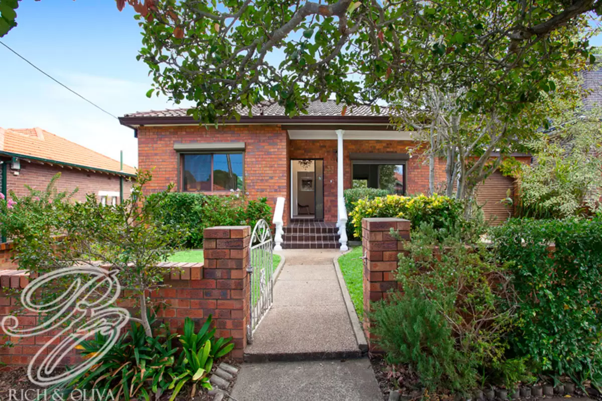 33 Hillcrest Avenue, Strathfield South Sold by Rich & Oliva - image 1