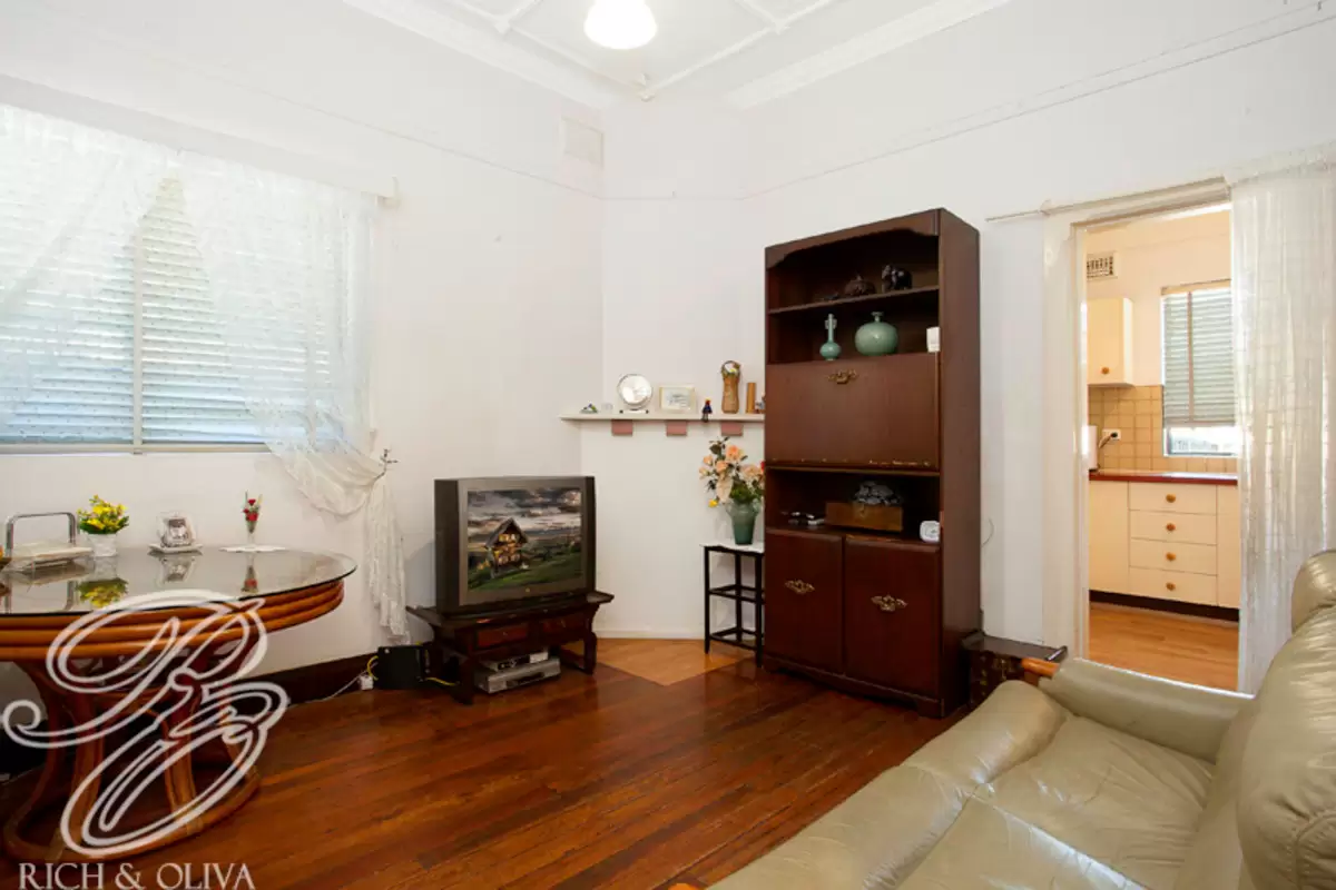 76 Norton Street, Ashfield Sold by Rich & Oliva - image 5
