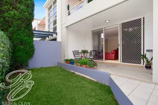 10/27 Windward Parade, Chiswick Sold by Rich & Oliva