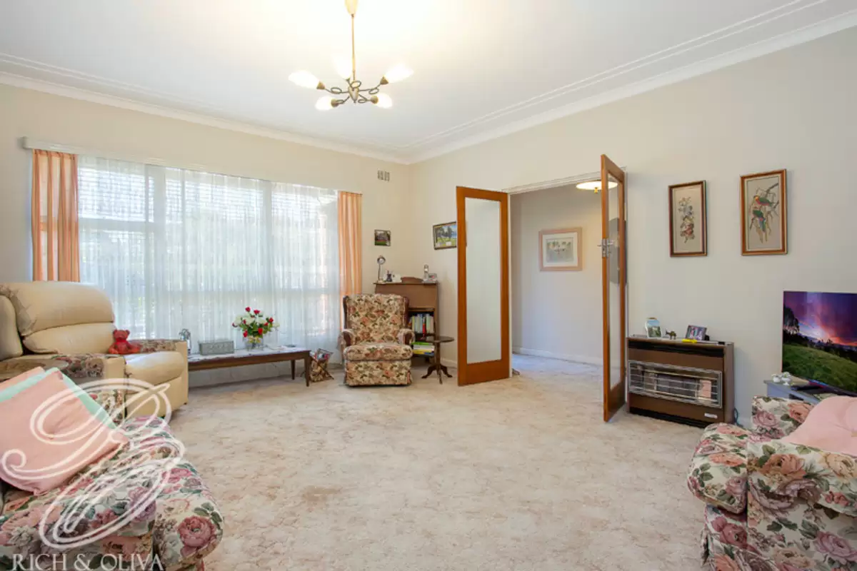 1B Weldon Street, Burwood Sold by Rich & Oliva - image 2