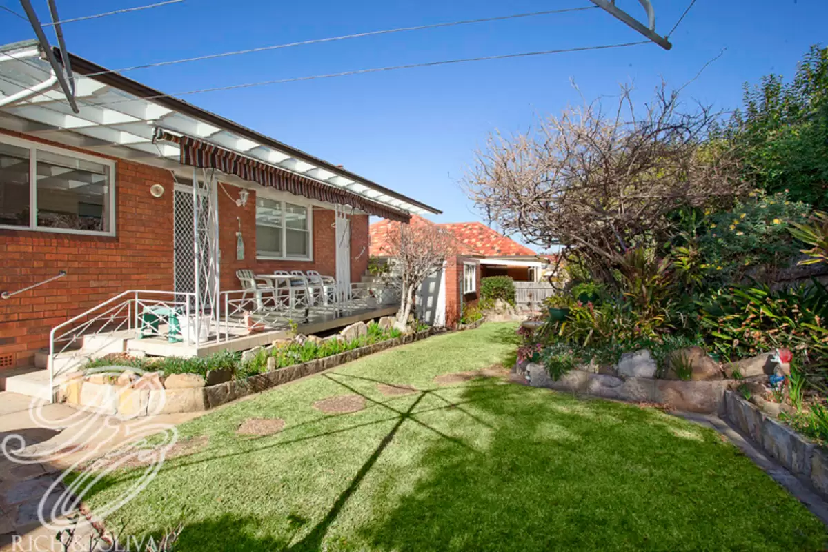 1B Weldon Street, Burwood Sold by Rich & Oliva - image 8