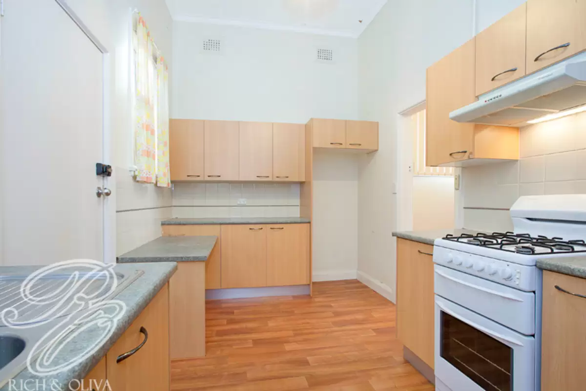 3/2-10 King Street, Ashbury Sold by Rich & Oliva - image 3
