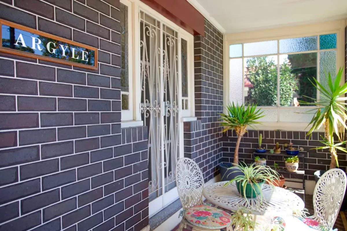 6 Leith Street, Ashbury Sold by Rich & Oliva - image 3