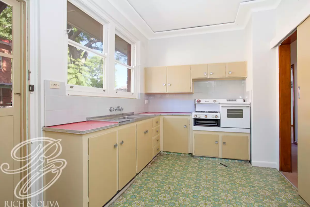 2A Ireland Street, Burwood Sold by Rich & Oliva - image 4