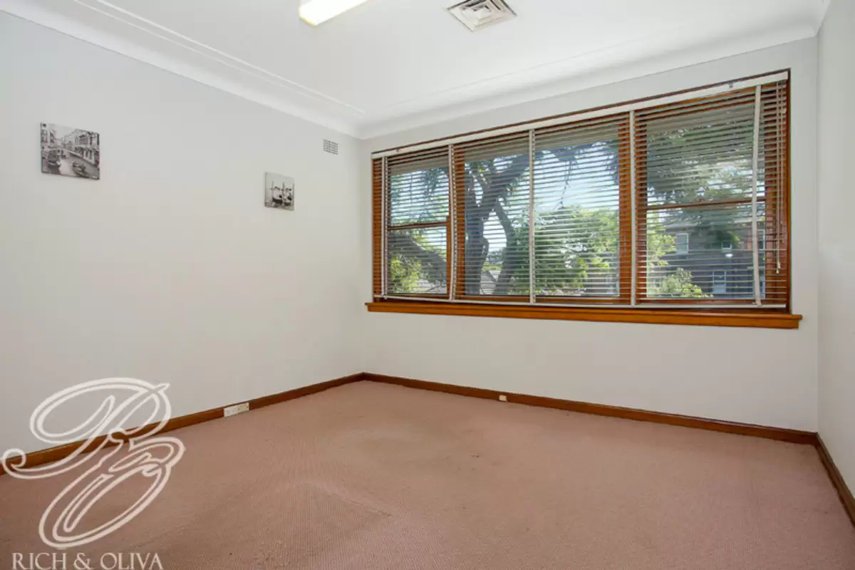2A Ireland Street, Burwood Sold by Rich & Oliva - image 3
