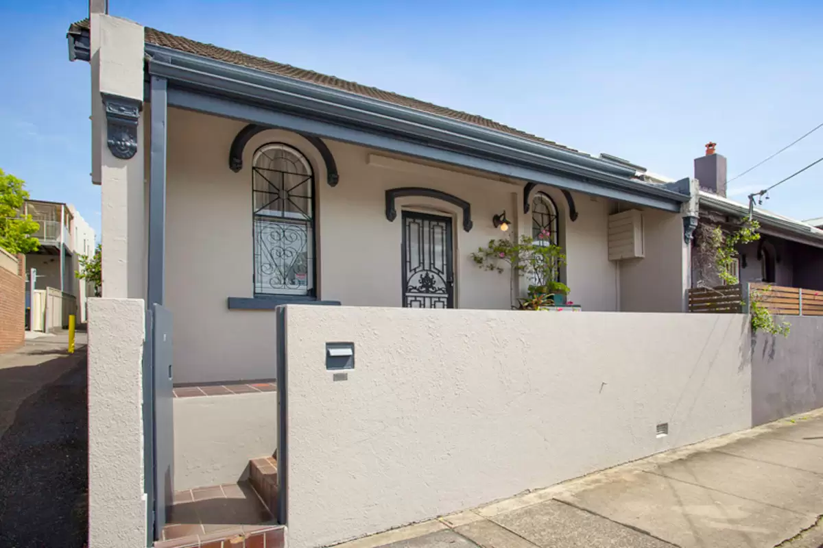 7 Hordern Parade, Croydon Sold by Rich & Oliva - image 1