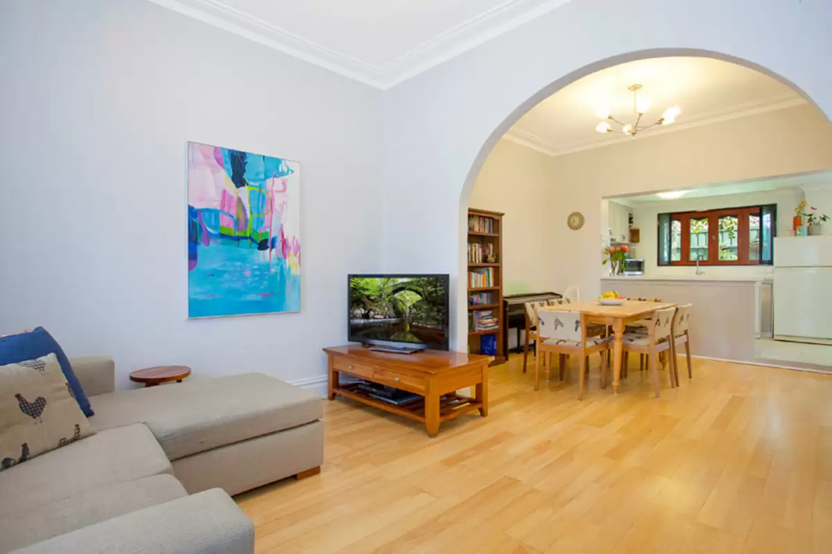 7 Hordern Parade, Croydon Sold by Rich & Oliva - image 2