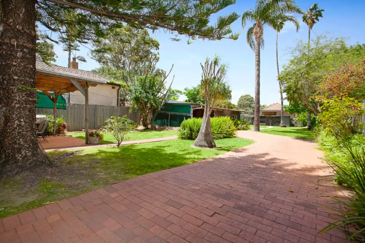 22 Crieff Street, Ashbury Sold by Rich & Oliva - image 11