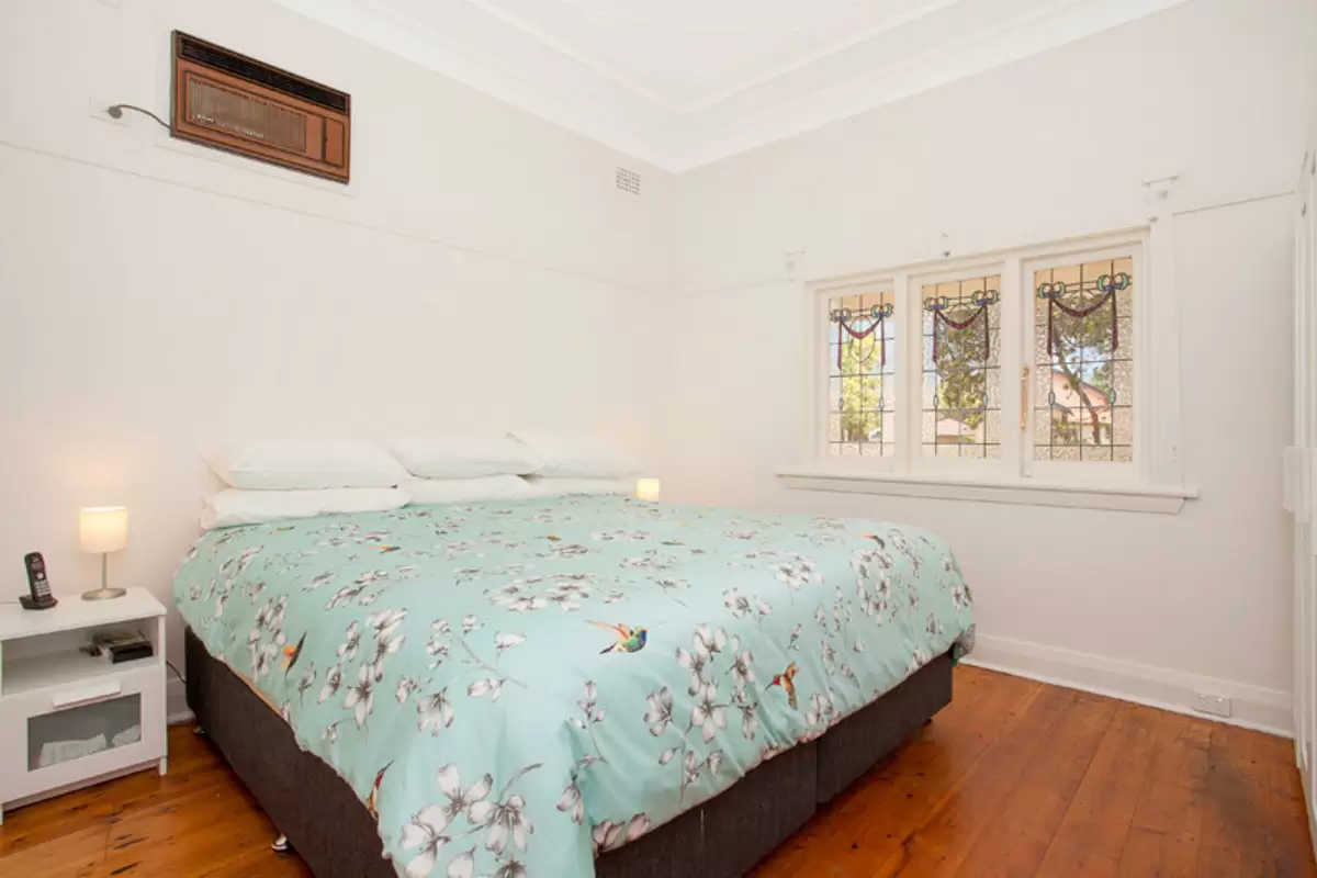 22 Crieff Street, Ashbury Sold by Rich & Oliva - image 8