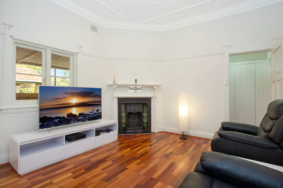 22 Crieff Street, Ashbury Sold by Rich & Oliva - image 3