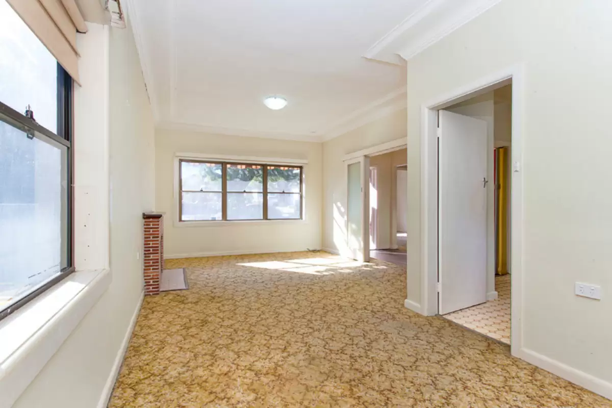 23 Robinson Street, Belfield Sold by Rich & Oliva - image 2