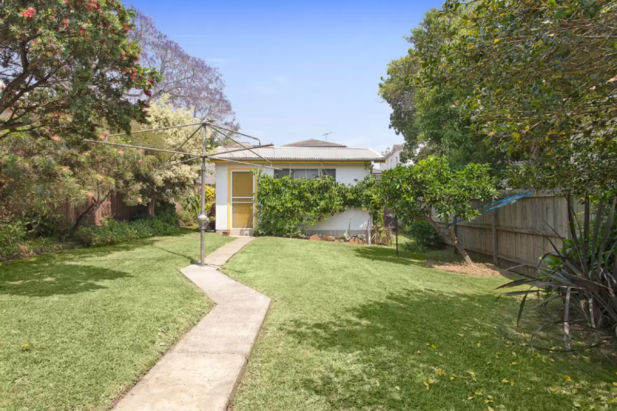 10 Allibone Street, Ashbury Sold by Rich & Oliva - image 2