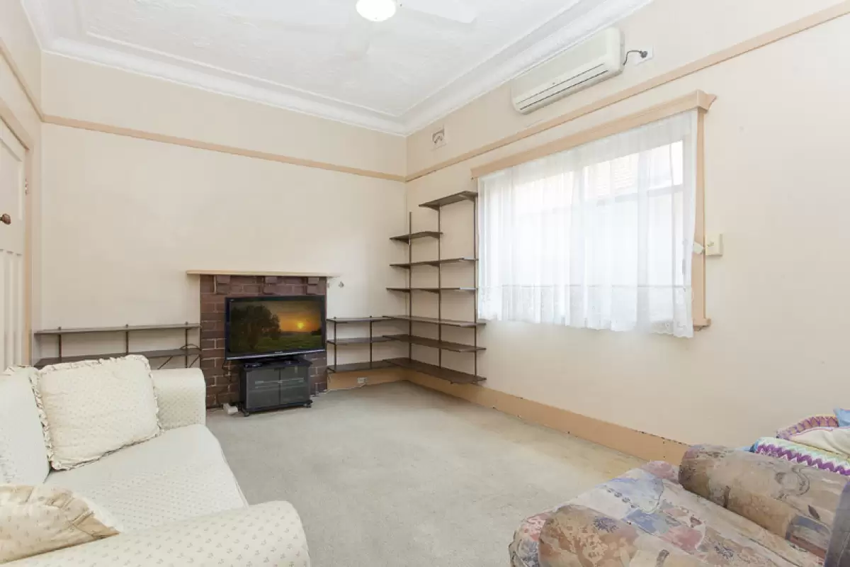 10 Allibone Street, Ashbury Sold by Rich & Oliva - image 3