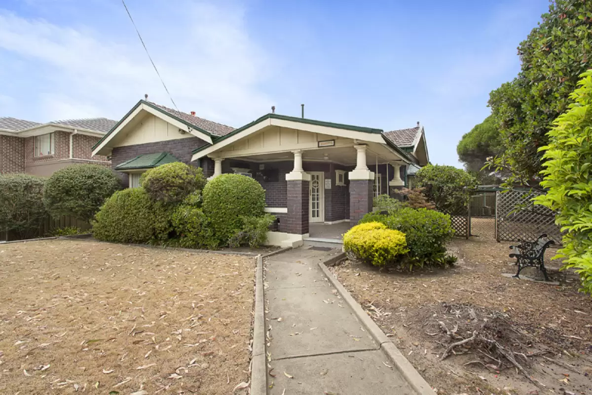 40 Lindsay Street, Burwood Sold by Rich & Oliva - image 1