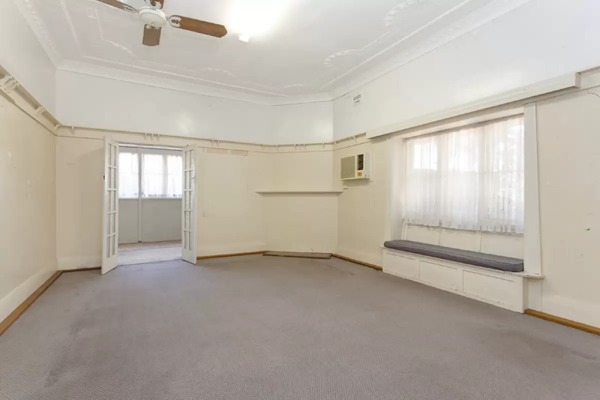 40 Lindsay Street, Burwood Sold by Rich & Oliva - image 4