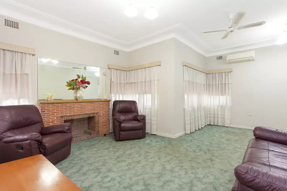 71 Punchbowl Road, Belfield Sold by Rich & Oliva - image 2