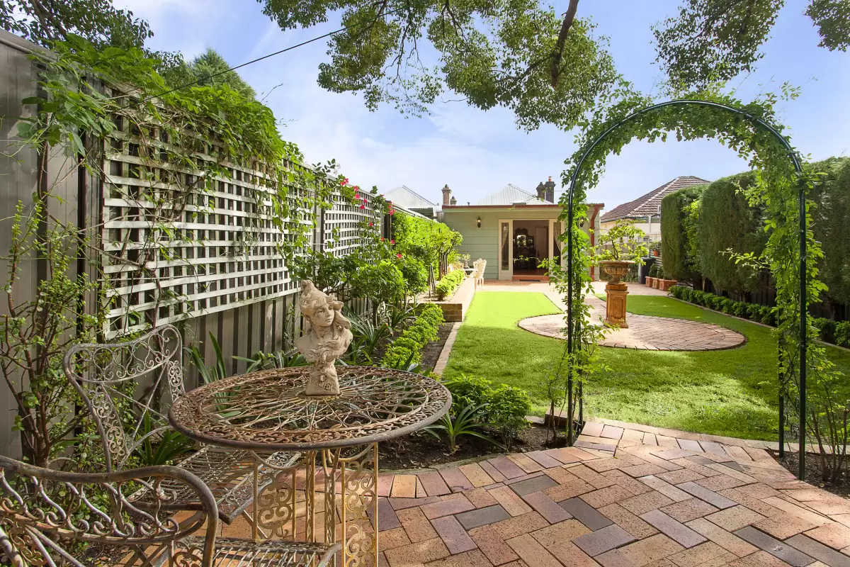 4 Wyalong Street, Burwood Sold by Rich & Oliva - image 10
