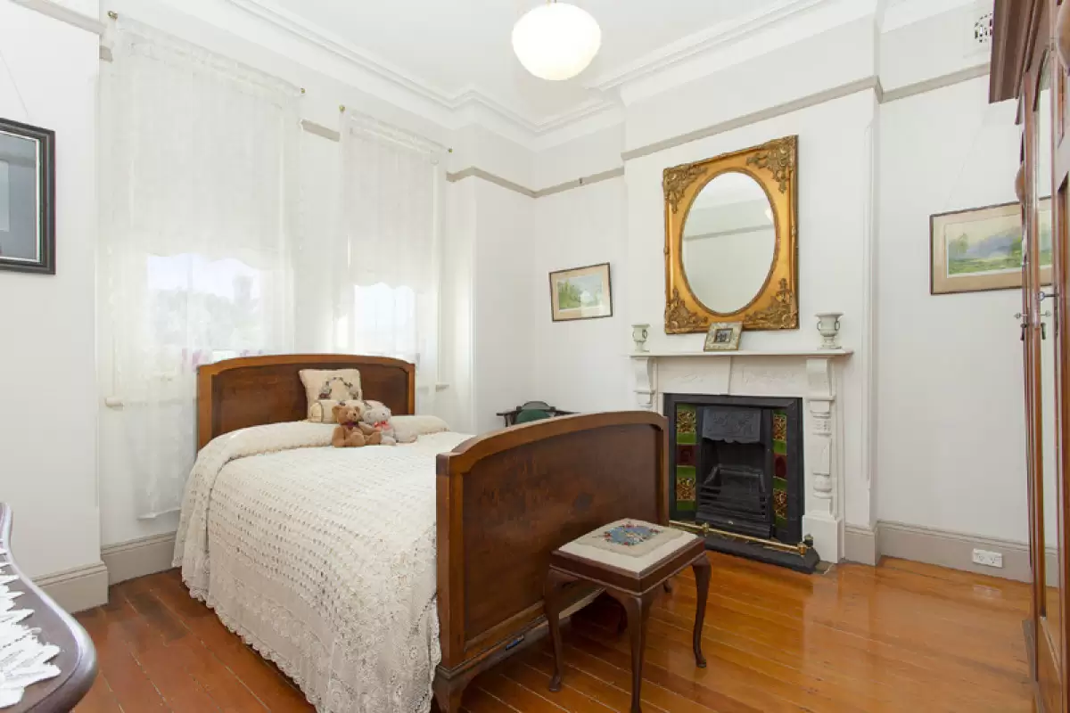 4 Wyalong Street, Burwood Sold by Rich & Oliva - image 2