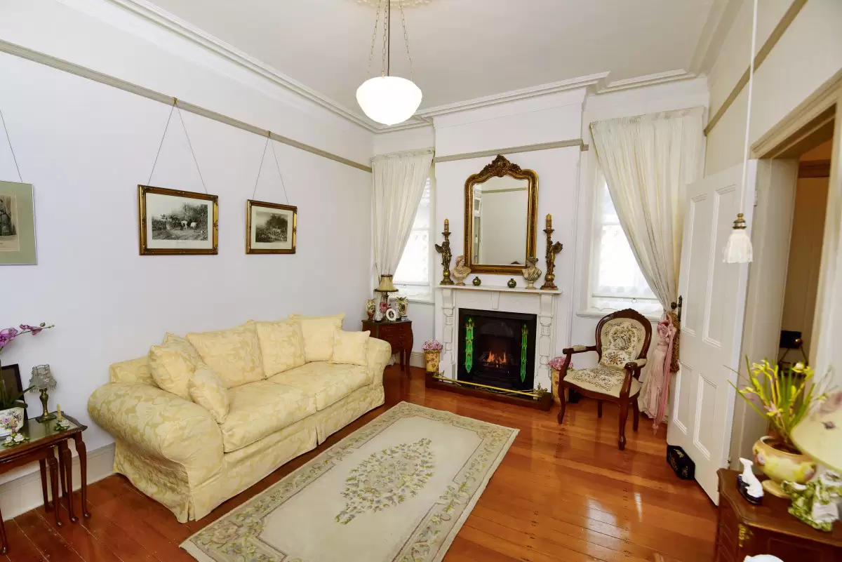 4 Wyalong Street, Burwood Sold by Rich & Oliva - image 5