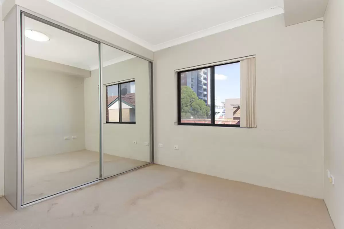 10/19 George Street, Burwood Sold by Rich & Oliva - image 4