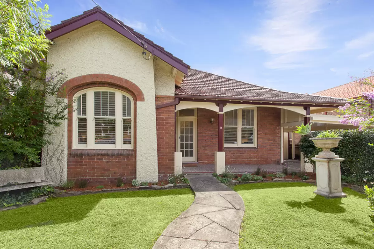 17 Murray Street, Croydon Sold by Rich & Oliva - image 1