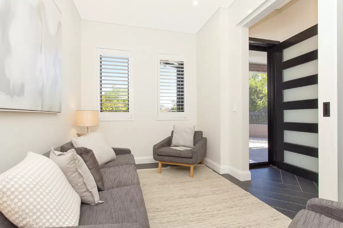 6A Whitfield Avenue, Ashbury Sold by Rich & Oliva - image 2
