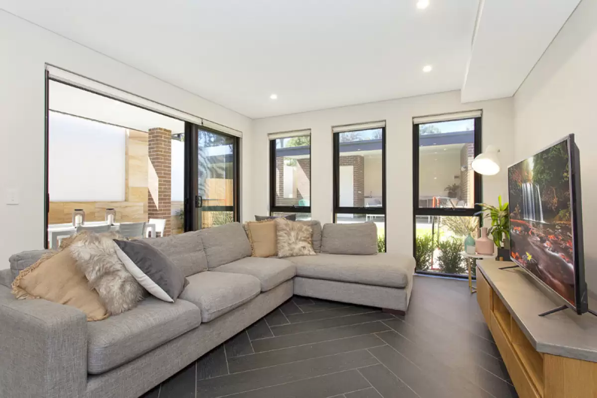 6A Whitfield Avenue, Ashbury Sold by Rich & Oliva - image 5