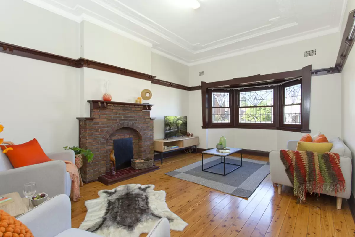 9 Greenhills Street, Croydon Sold by Rich & Oliva - image 2