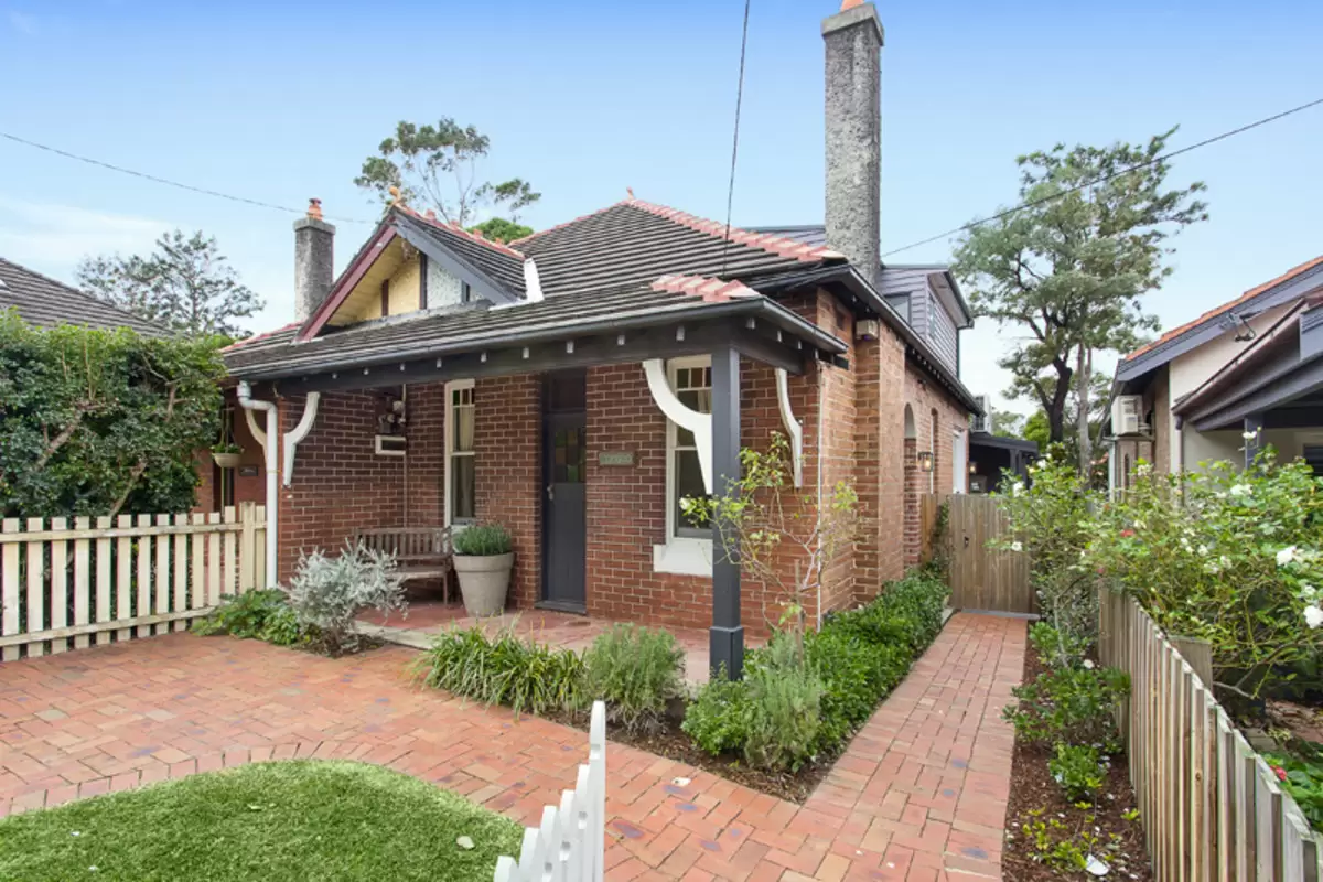 14 Holborow Street, Croydon Sold by Rich & Oliva - image 1