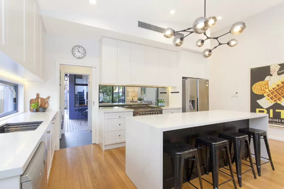14 Holborow Street, Croydon Sold by Rich & Oliva - image 2