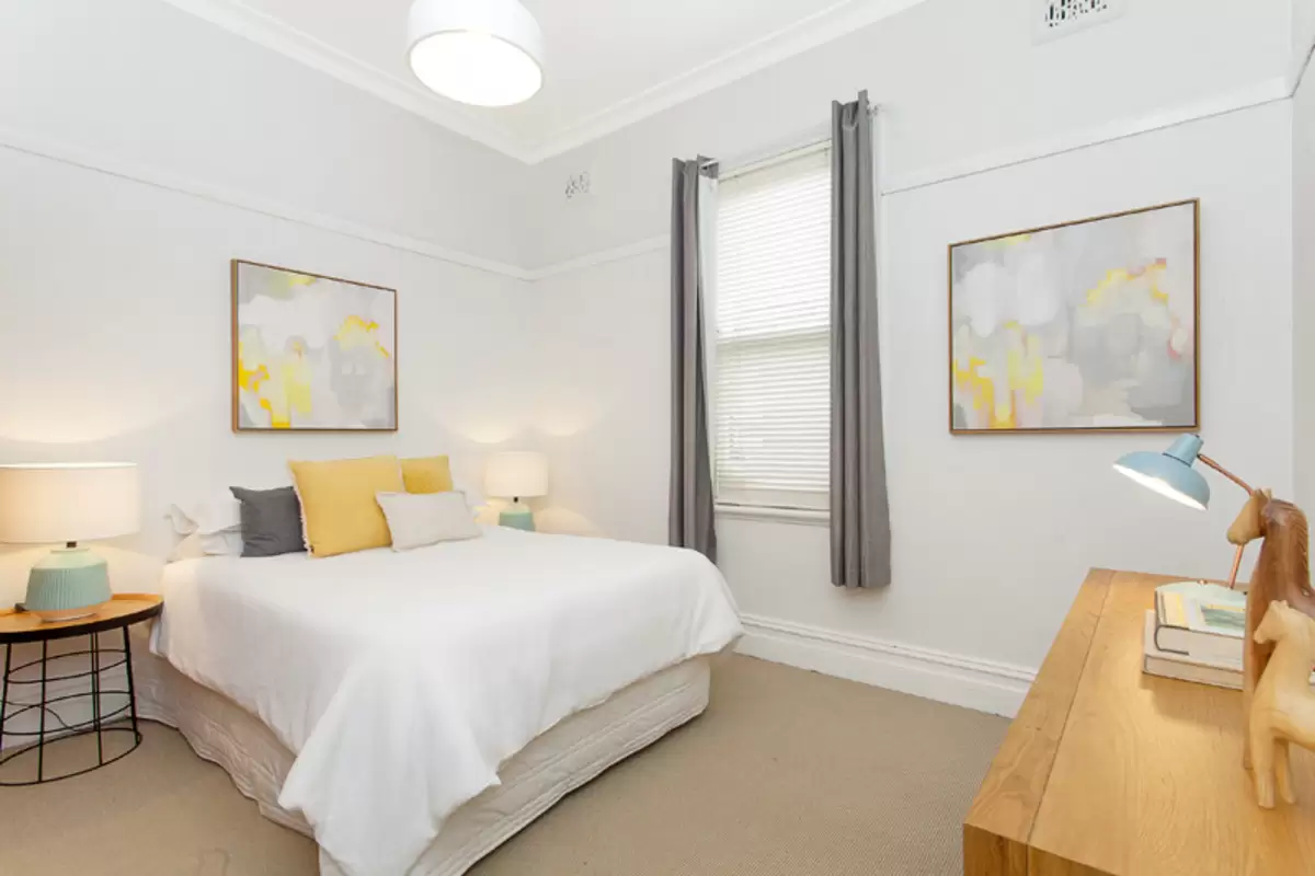 14 Holborow Street, Croydon Sold by Rich & Oliva - image 8