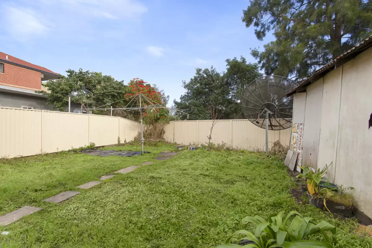 6 Beamish, Campsie Sold by Rich & Oliva - image 5