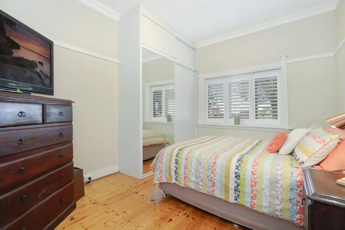 61 Trevenar Street, Ashbury Sold by Rich & Oliva - image 2