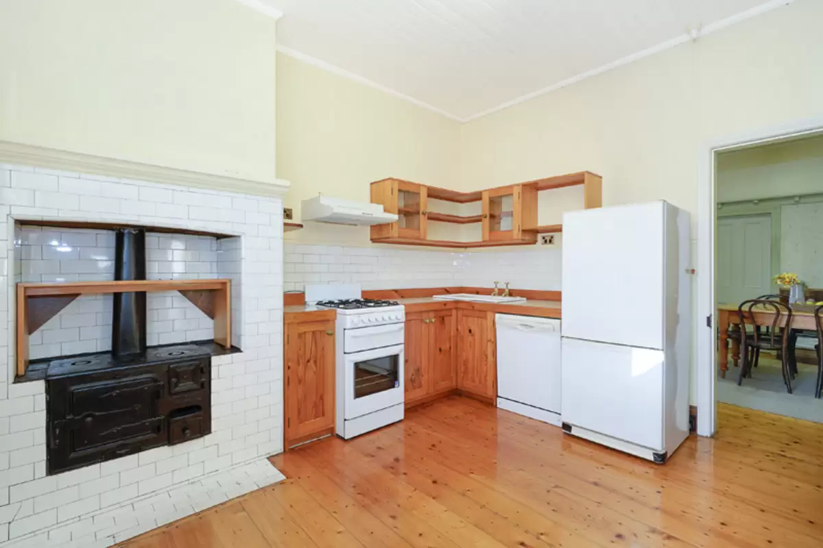 11 Seale Street, Burwood Sold by Rich & Oliva - image 5