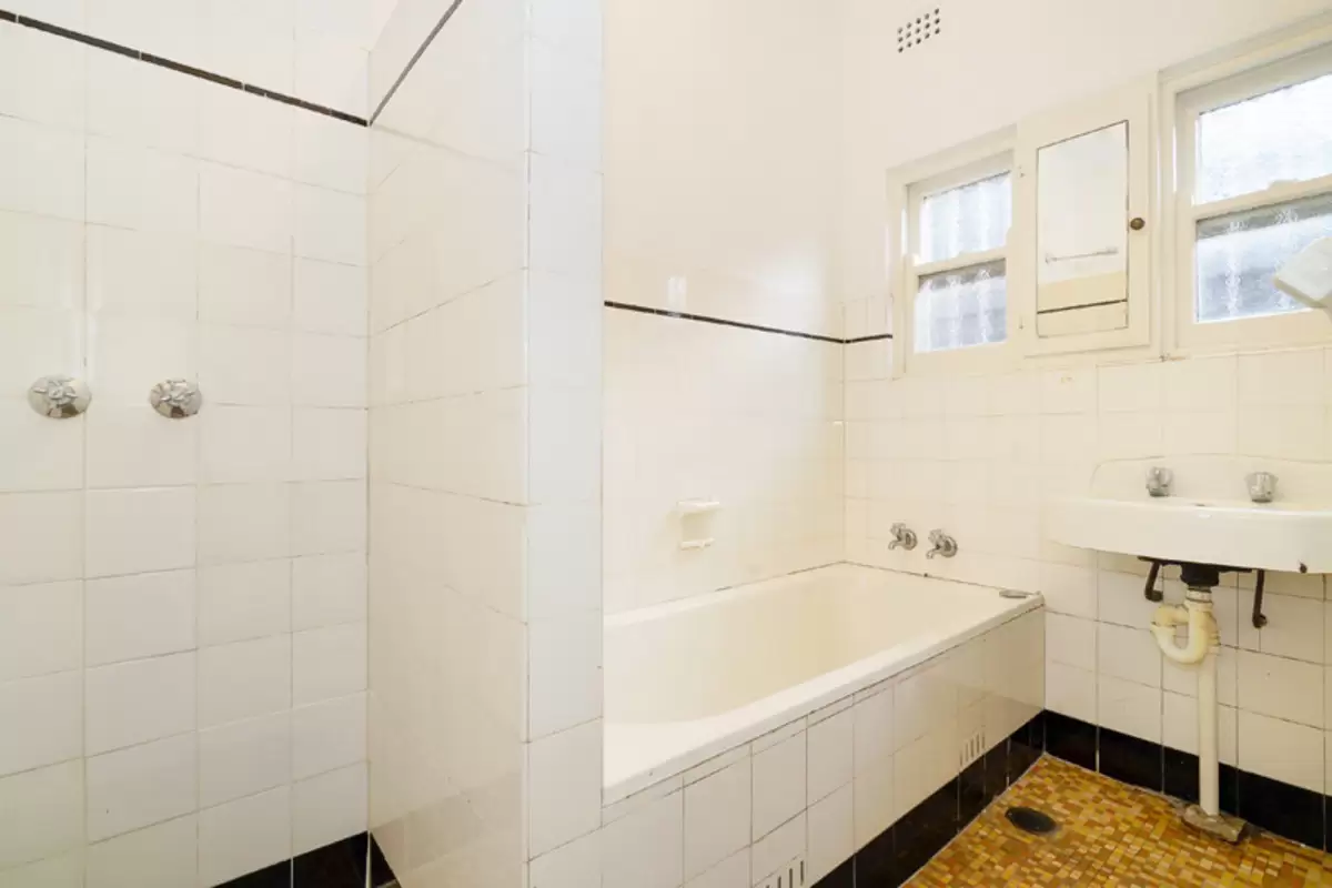 2/274 Stanmore Road, Petersham Sold by Rich & Oliva - image 8