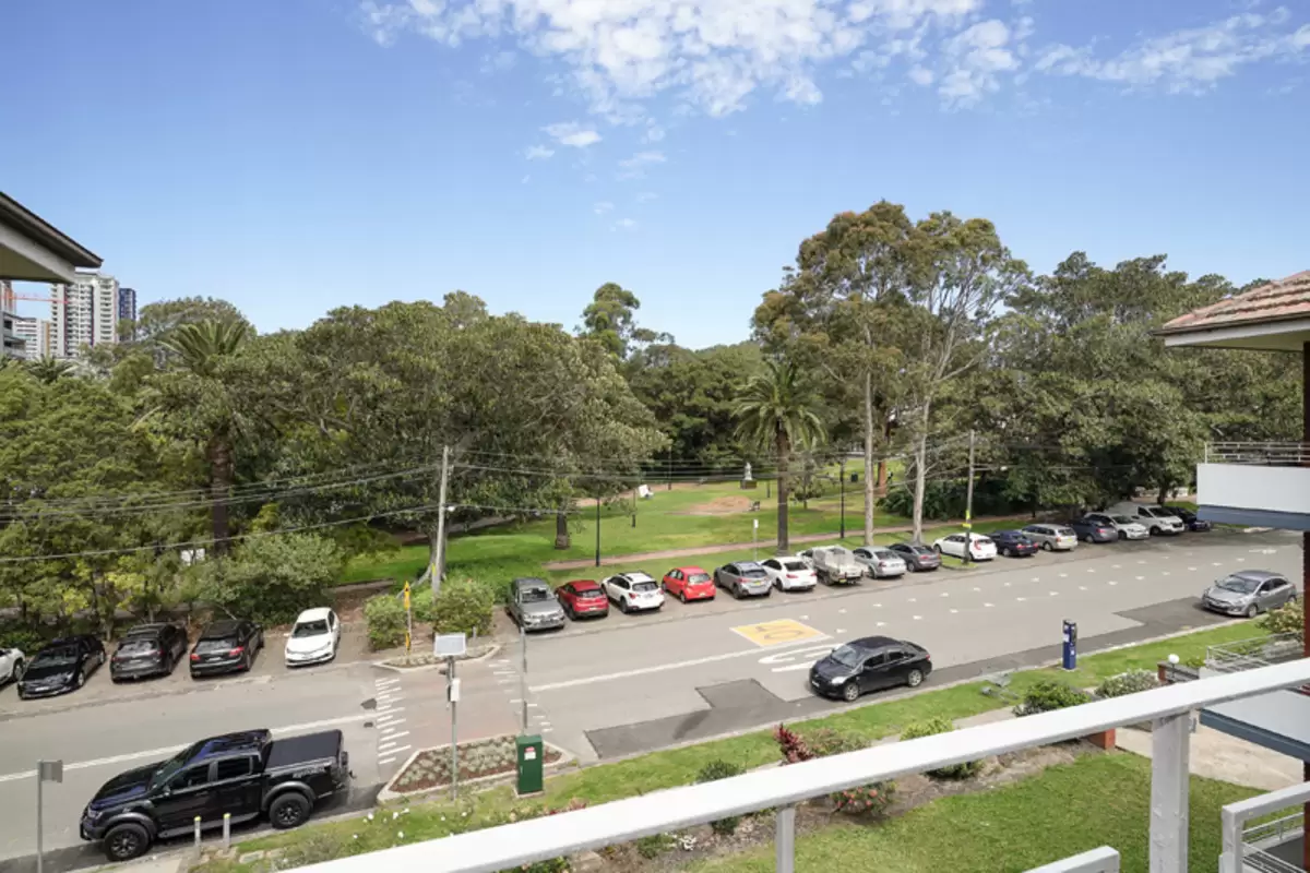 33/3-13 Comer Street, Burwood Sold by Rich & Oliva - image 5