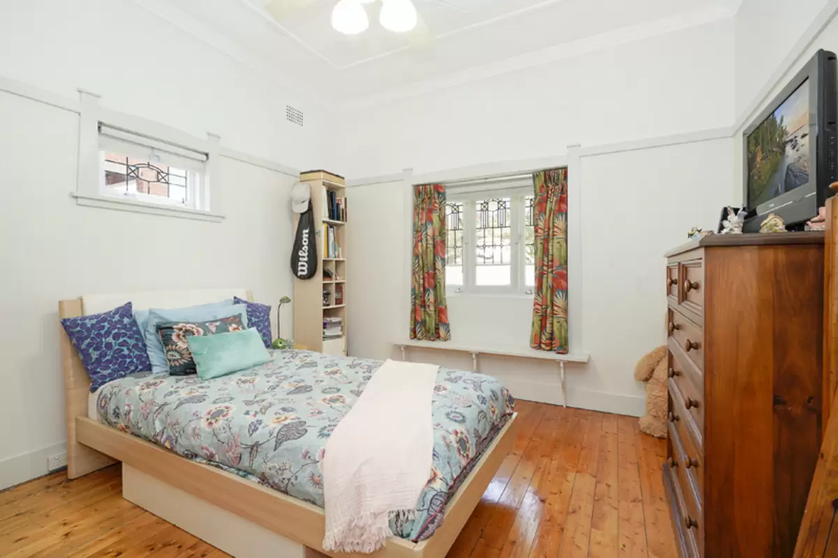 7 Llangollan Avenue, Enfield Sold by Rich & Oliva - image 9
