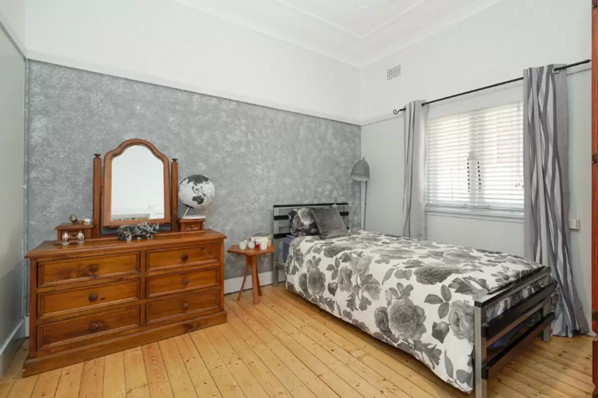 7 Llangollan Avenue, Enfield Sold by Rich & Oliva - image 10