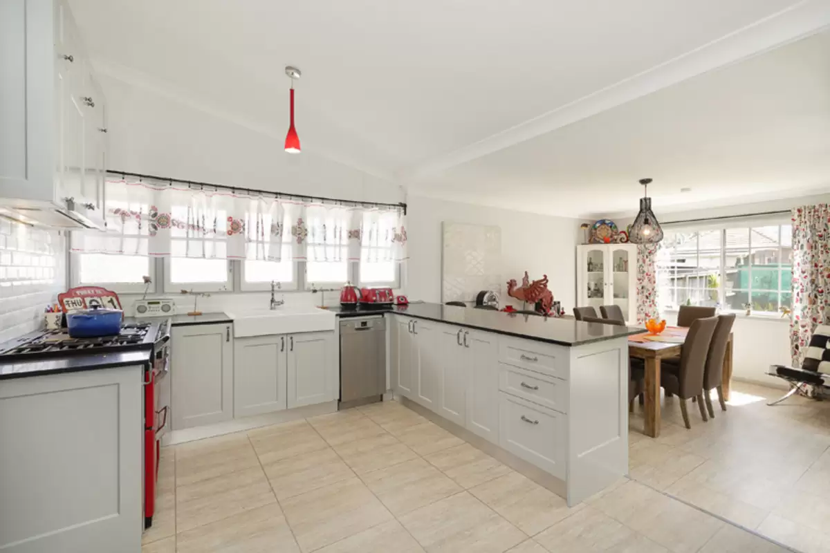 7 Llangollan Avenue, Enfield Sold by Rich & Oliva - image 5