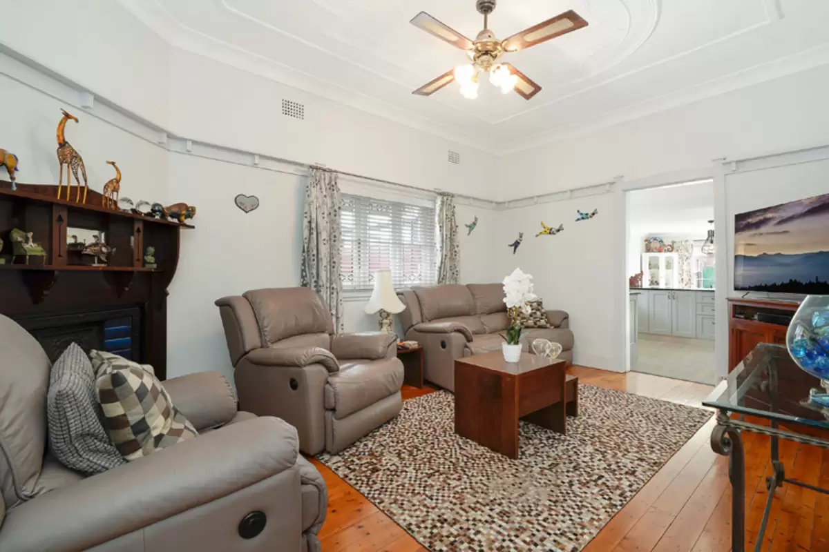 7 Llangollan Avenue, Enfield Sold by Rich & Oliva - image 3