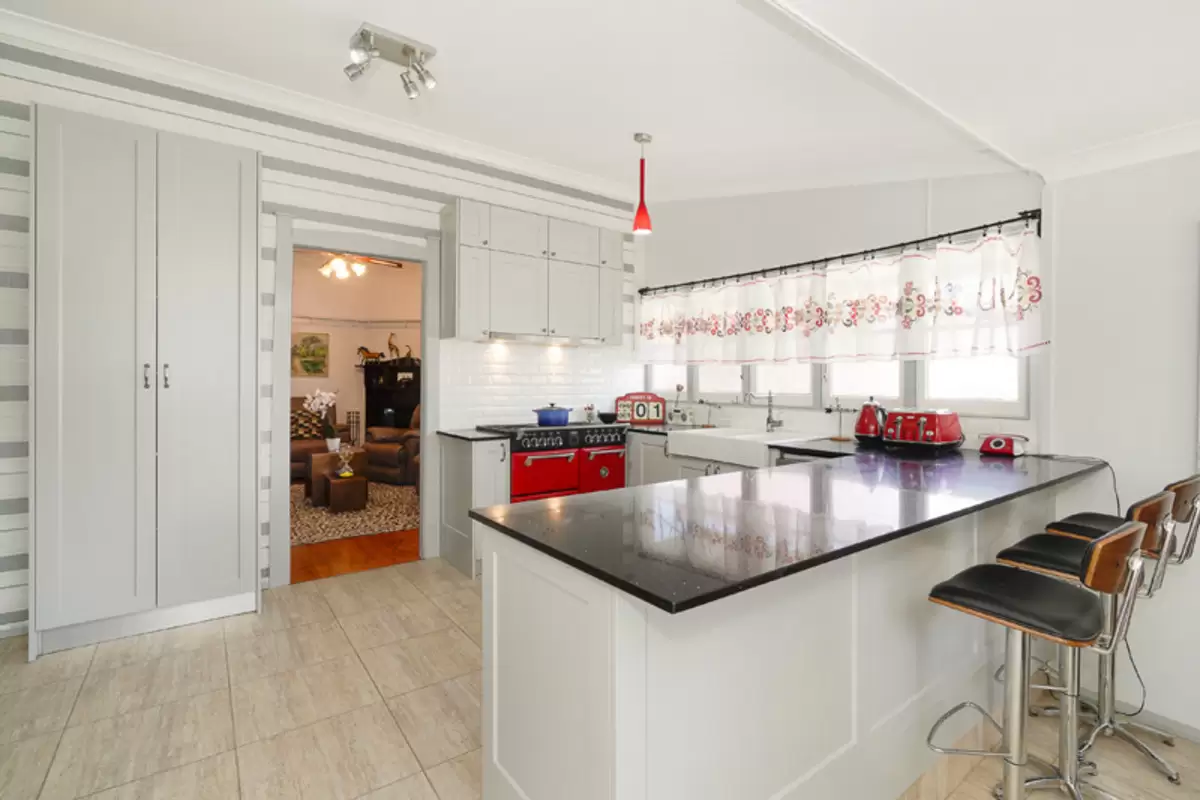 7 Llangollan Avenue, Enfield Sold by Rich & Oliva - image 4