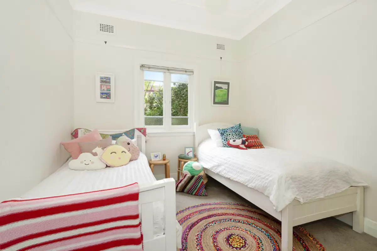 41 Baker Street, Enfield Sold by Rich & Oliva - image 4
