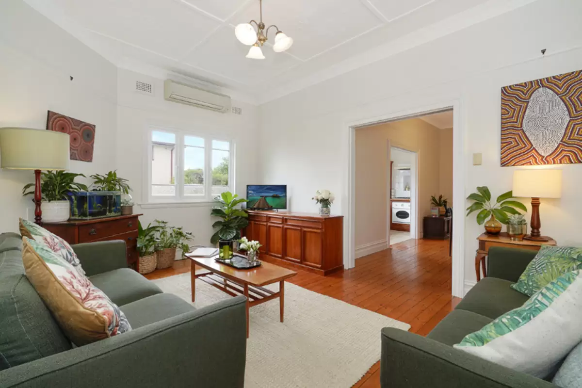 41 Baker Street, Enfield Sold by Rich & Oliva - image 5